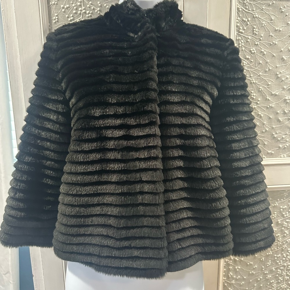 Fake fur crop jacket